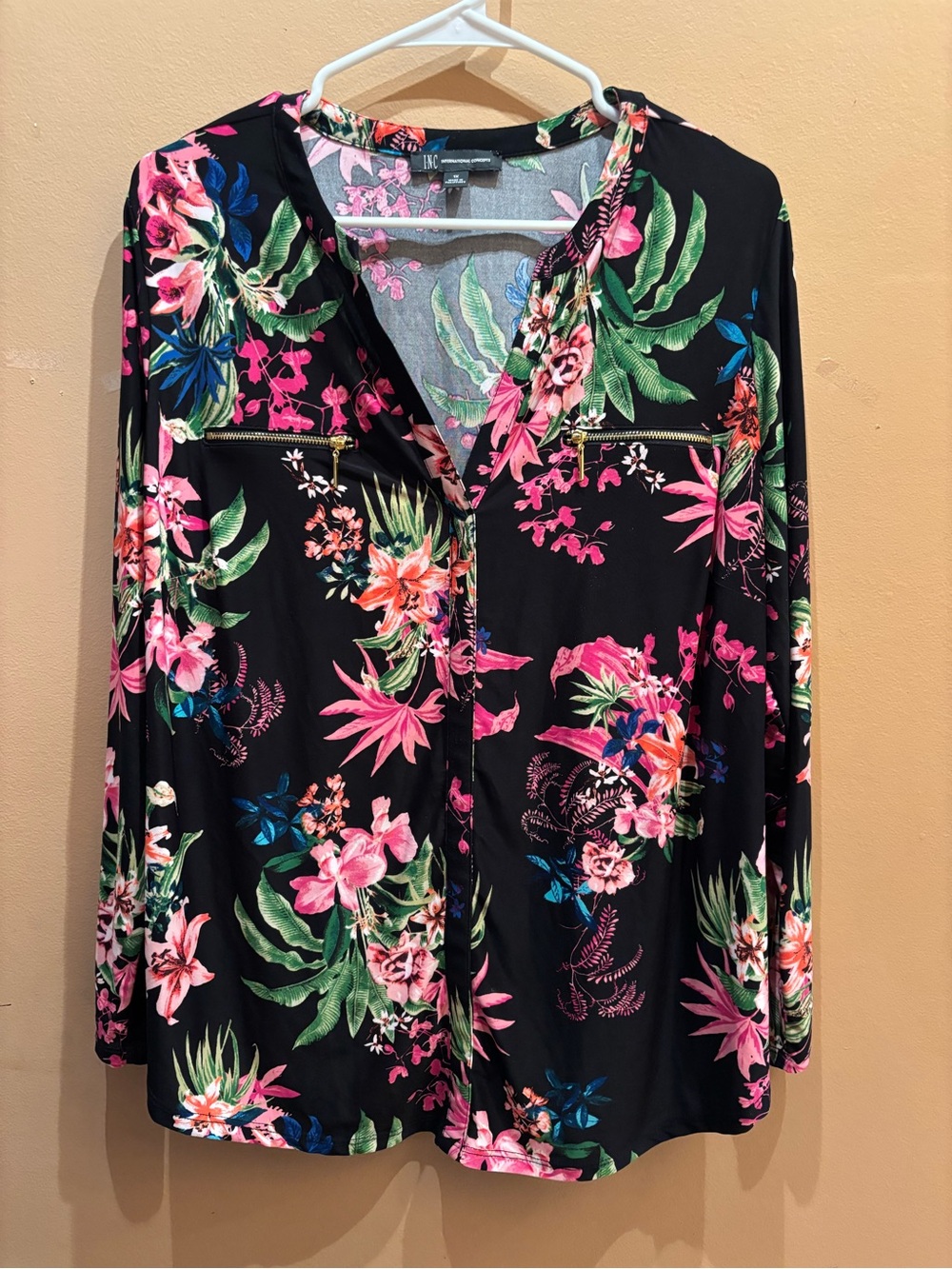 INC International Concepts Black Floral V-Neck Long Sleeve Top Size 1X - Picture 2 of 8
